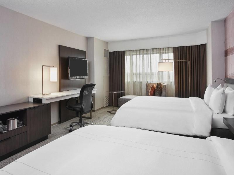 Teaneck Marriott At Glenpointe image