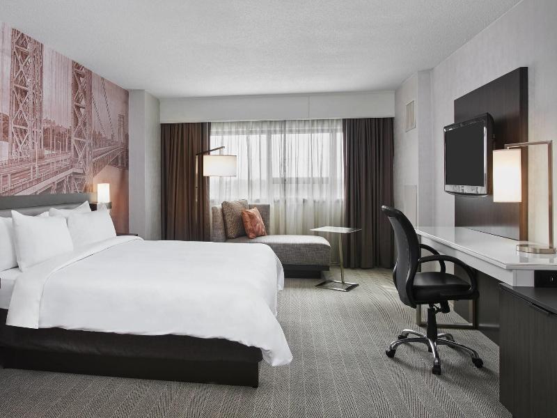 Teaneck Marriott At Glenpointe image