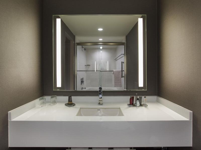 Teaneck Marriott At Glenpointe image
