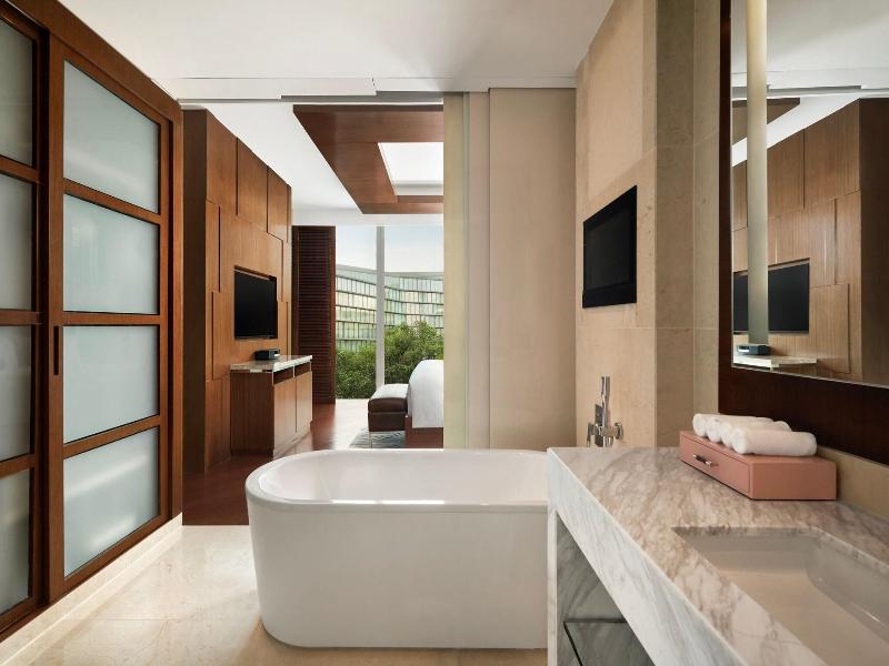 Jw Marriott Hotel Hanoi image