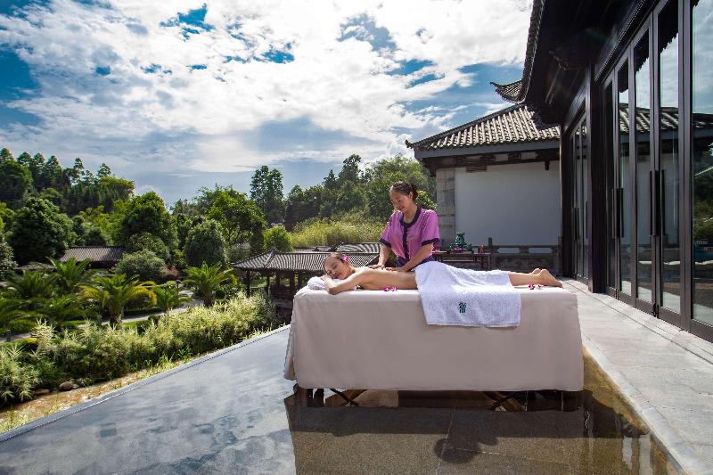Banyan Tree Tengchong image