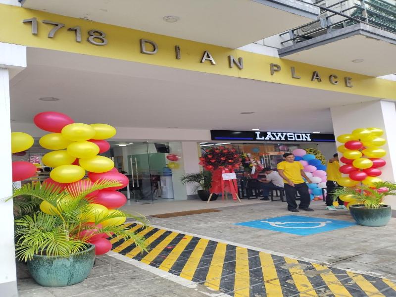 OYO 893 Dian Place Suites image