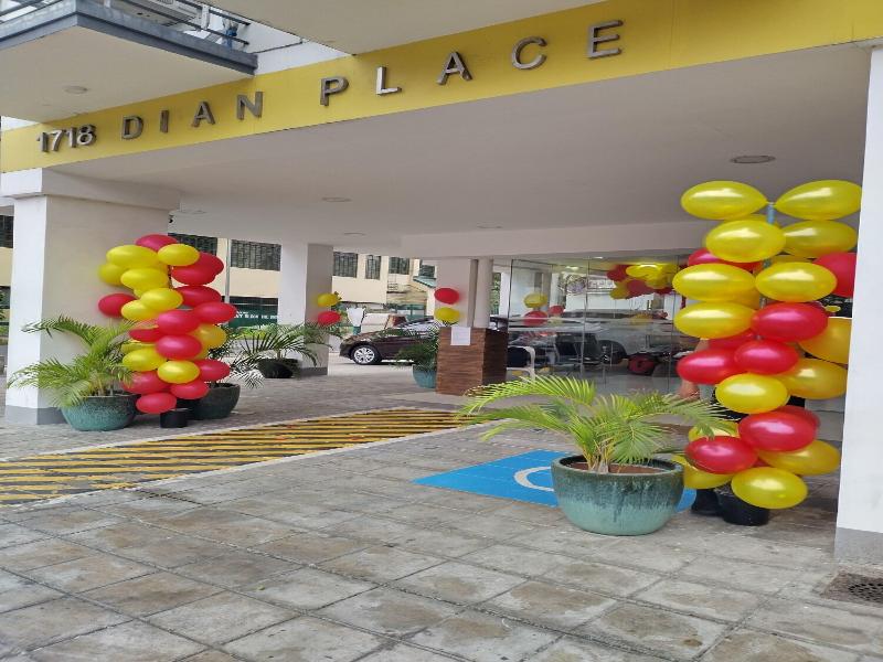 OYO 893 Dian Place Suites image