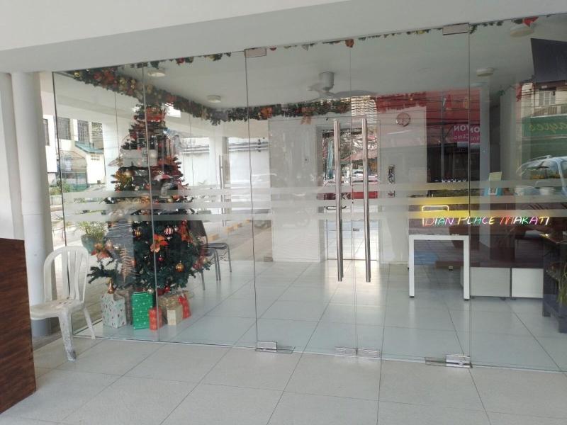OYO 893 Dian Place Suites image