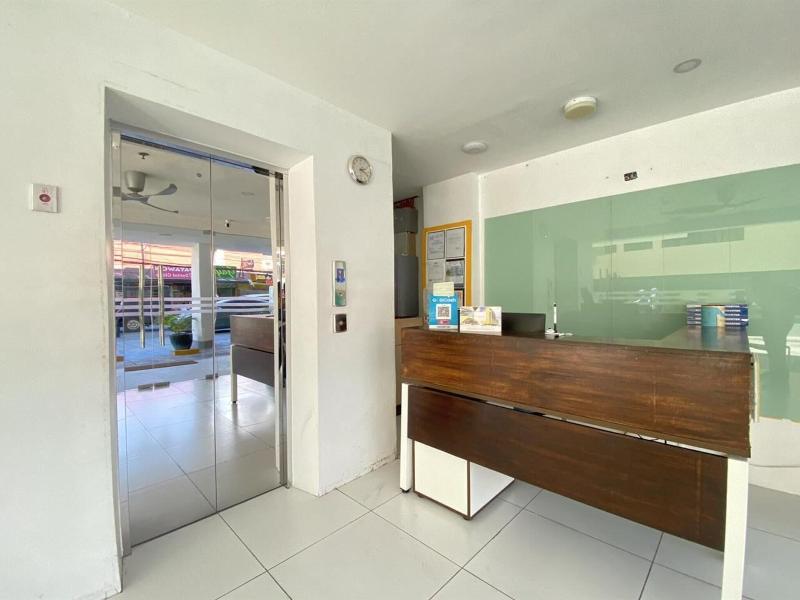 OYO 893 Dian Place Suites image