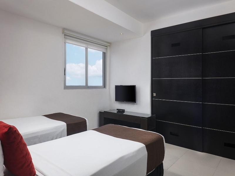 Suites Malecon Cancun image