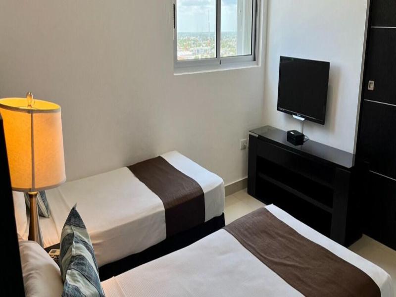 Suites Malecon Cancun image
