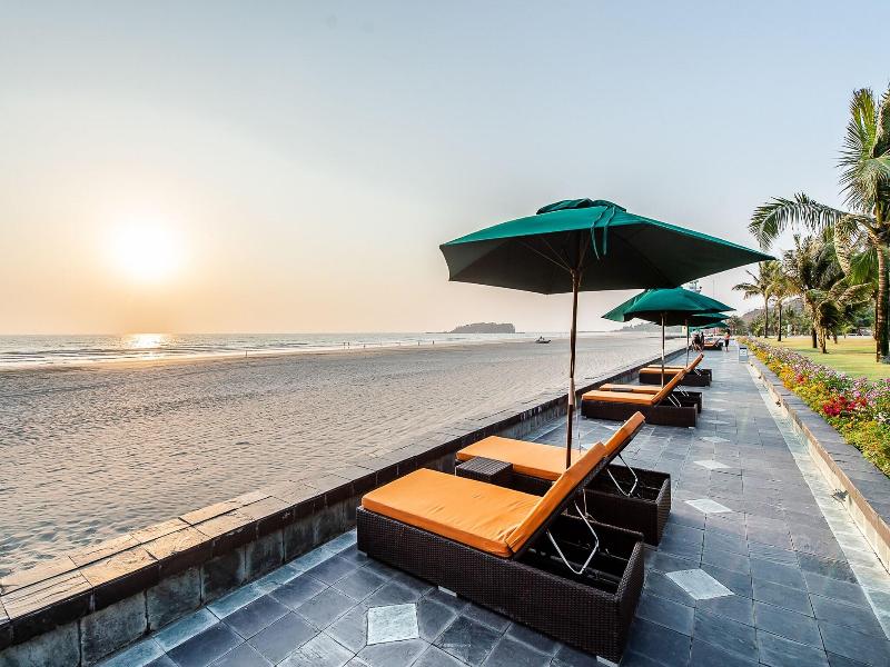 Central Hotel Ngwe Saung image