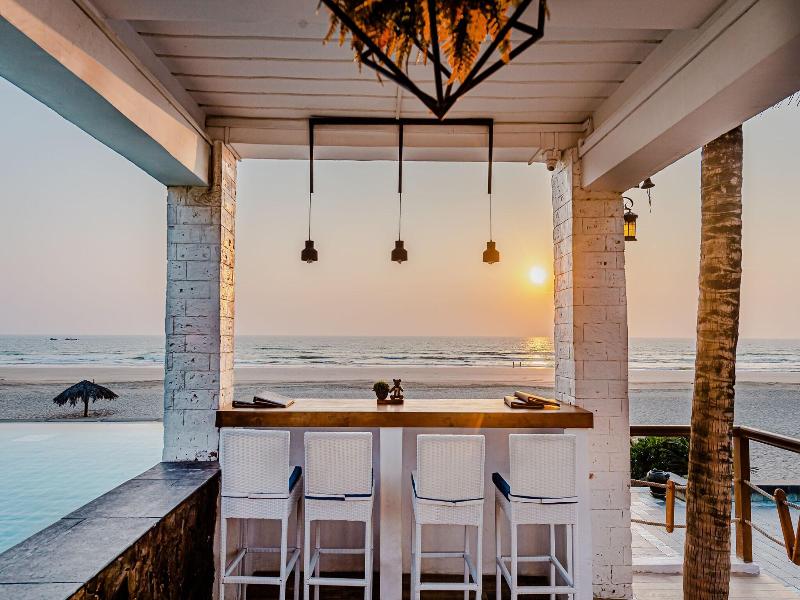Central Hotel Ngwe Saung image