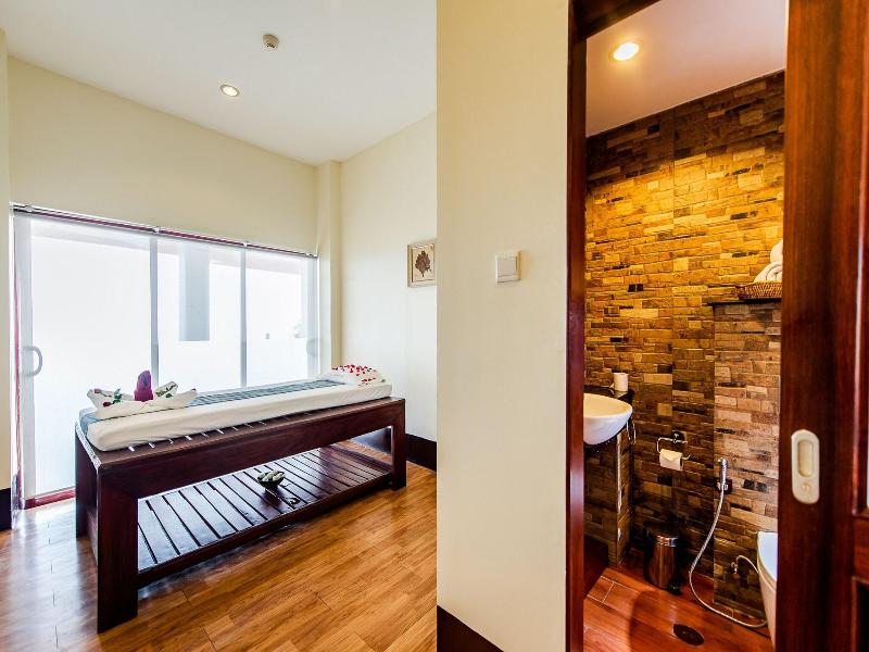 Central Hotel Ngwe Saung image