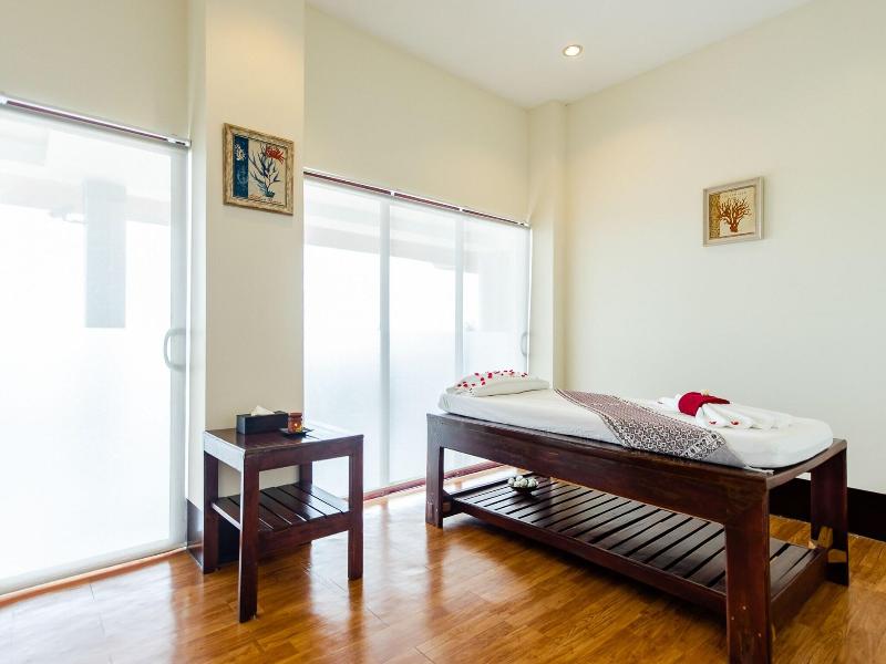 Central Hotel Ngwe Saung image