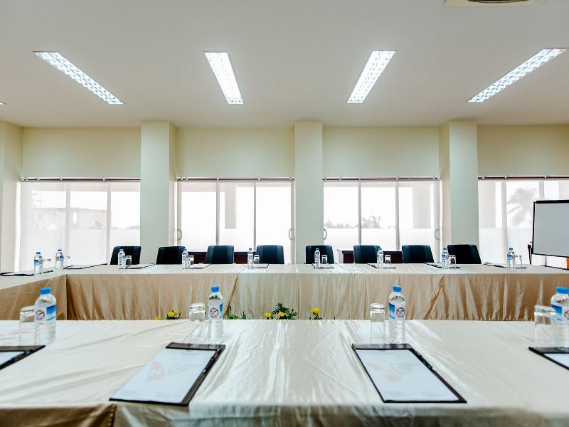 Central Hotel Ngwe Saung image