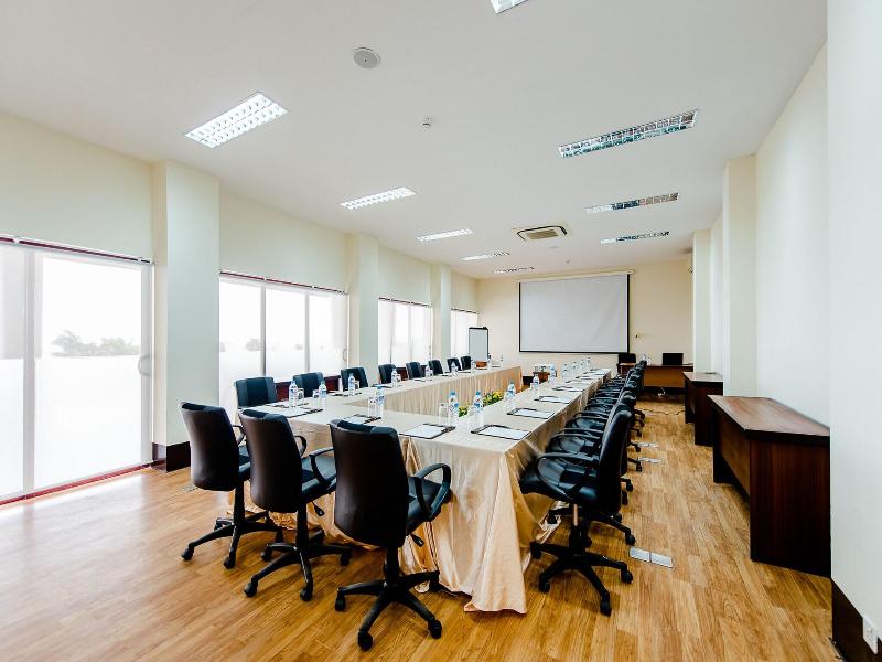 Central Hotel Ngwe Saung image