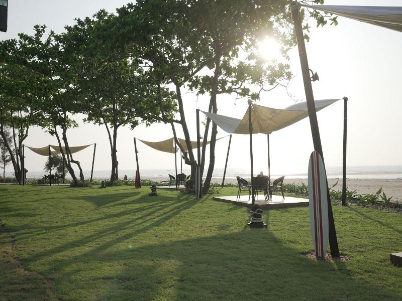 Central Hotel Ngwe Saung image