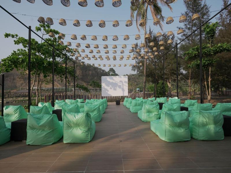 Central Hotel Ngwe Saung image