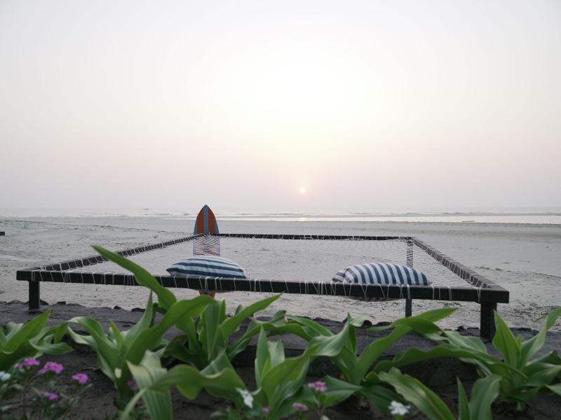 Central Hotel Ngwe Saung image