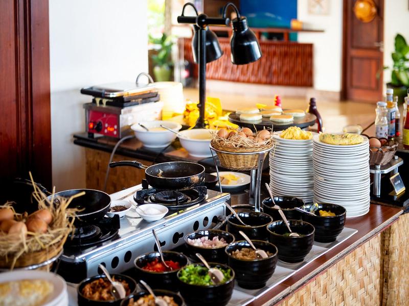 Central Hotel Ngwe Saung image