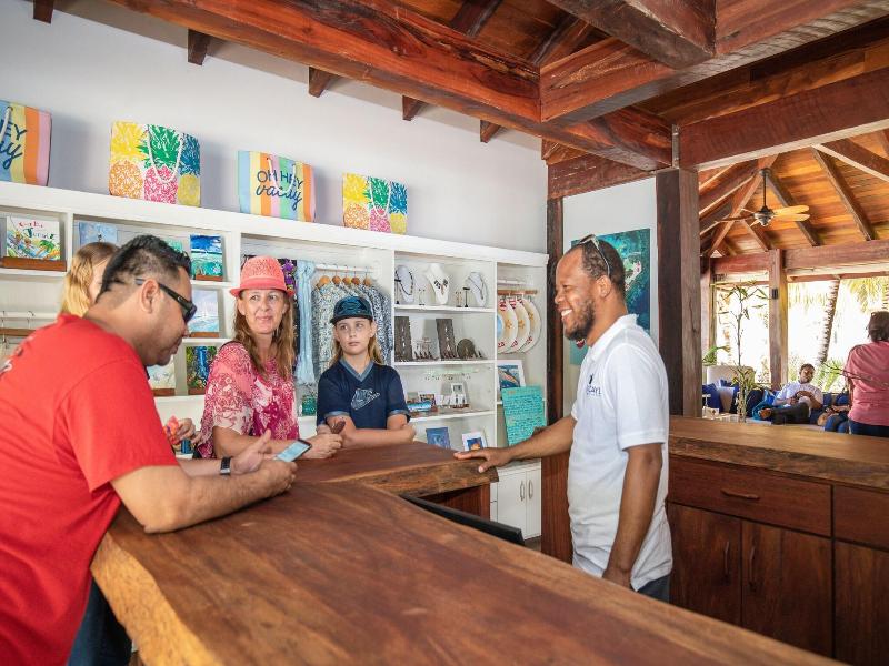 Hatchet Caye Resort image