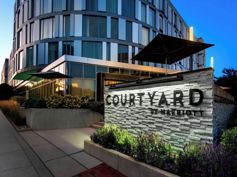 Courtyard Philadelphia South at The Navy Yard image