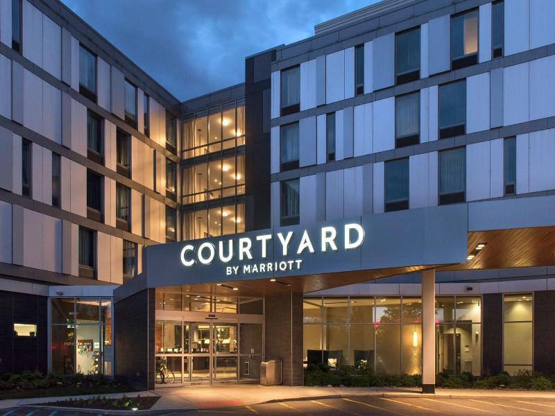 Courtyard Philadelphia South at The Navy Yard image