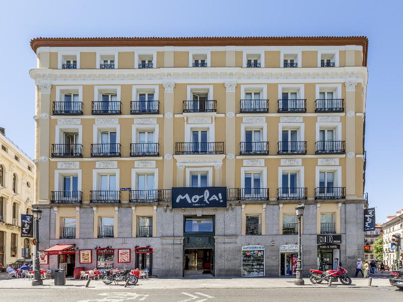 Mola! Hostel & Suites image