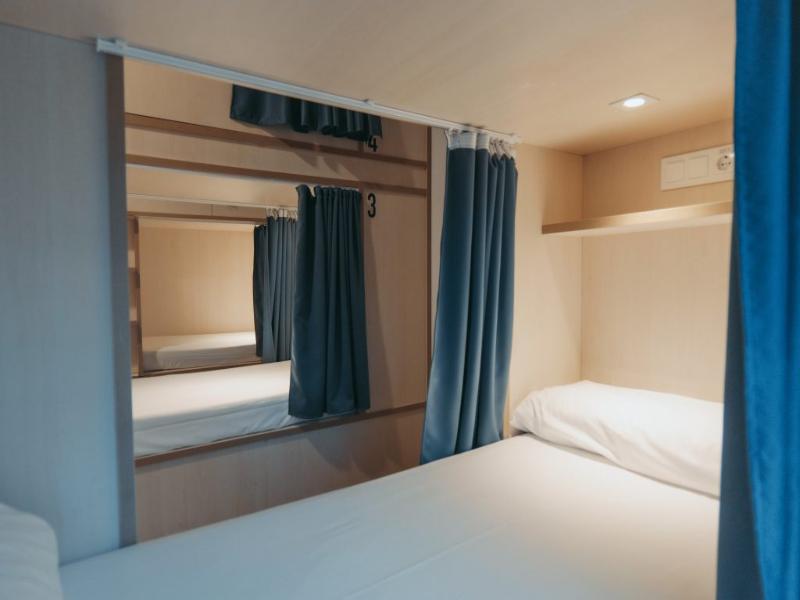 Mola! Hostel & Suites image