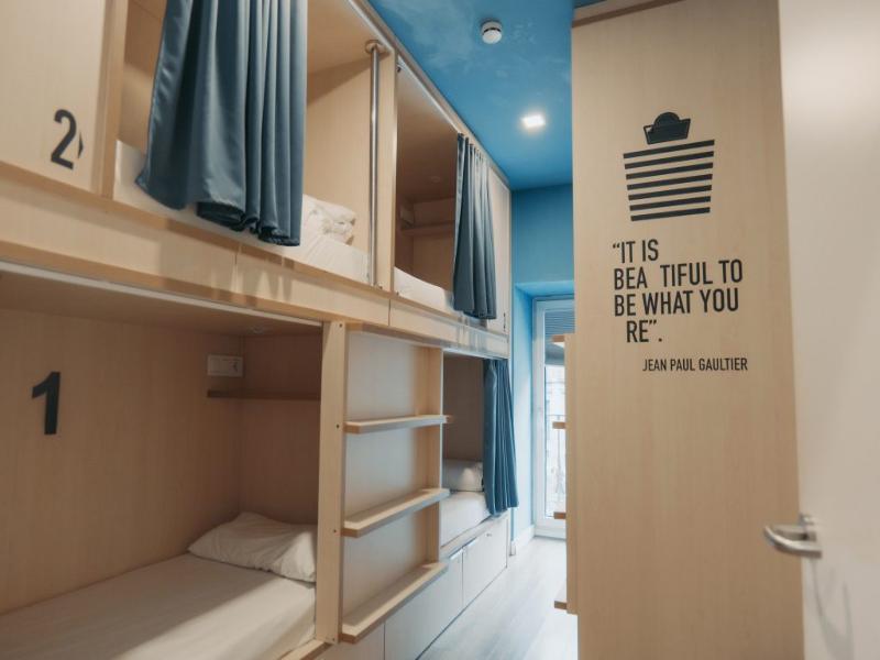Mola! Hostel & Suites image
