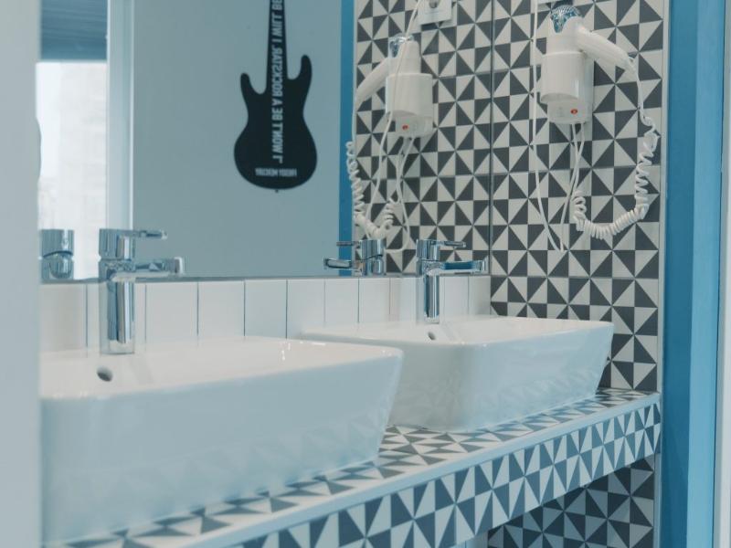 Mola! Hostel & Suites image