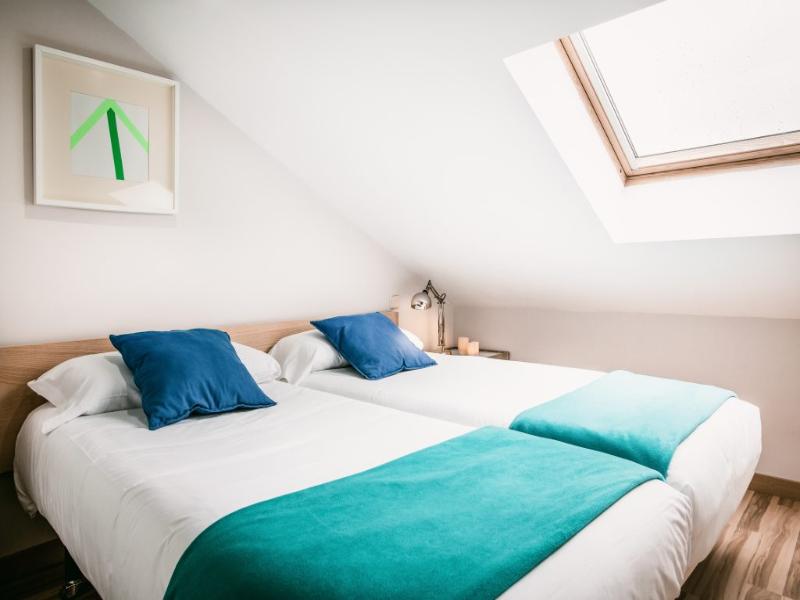 Mola! Hostel & Suites image