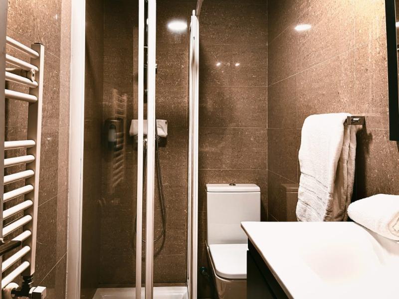 Mola! Hostel & Suites image