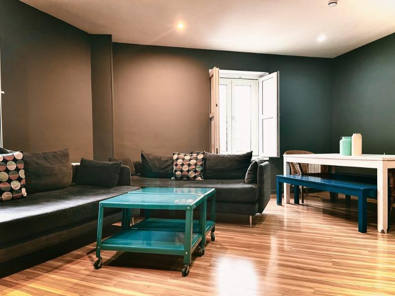Mola! Hostel & Suites image