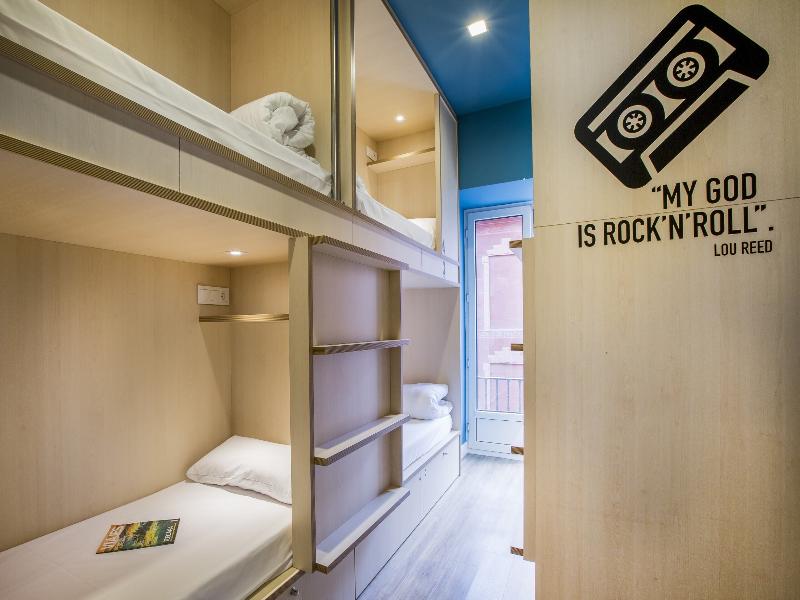 Mola! Hostel & Suites image