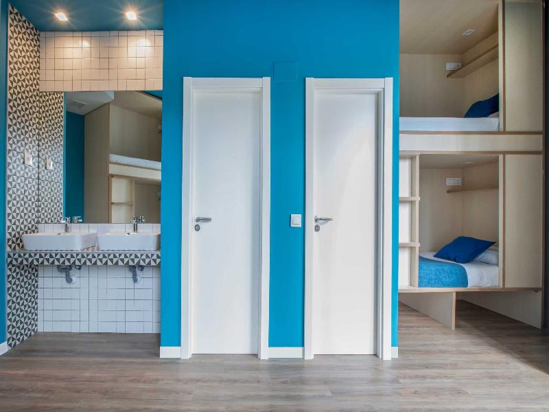 Mola! Hostel & Suites image