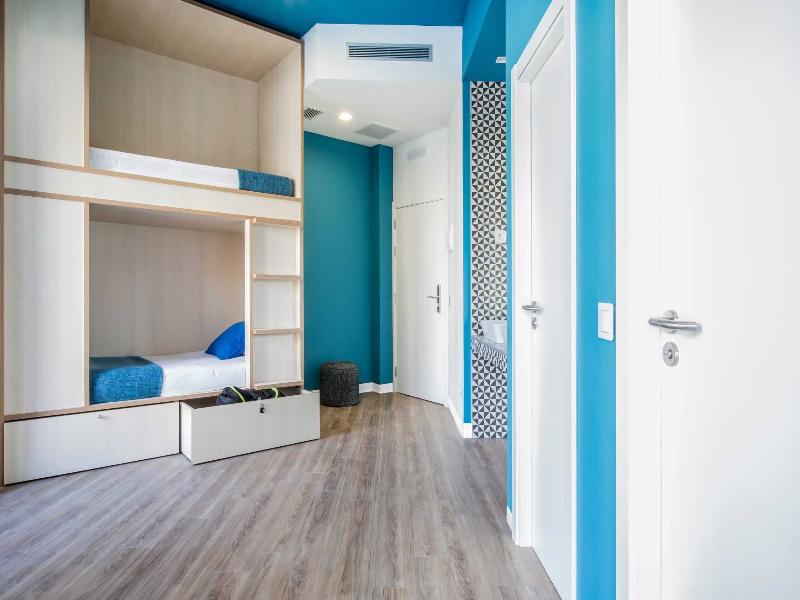 Mola! Hostel & Suites image