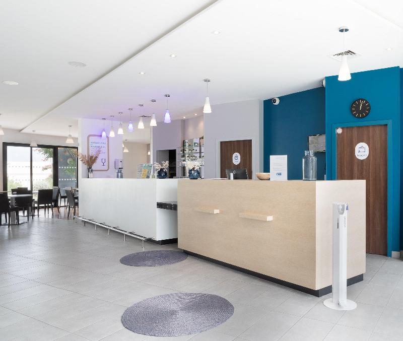 Holiday Inn Express Marseille Airport