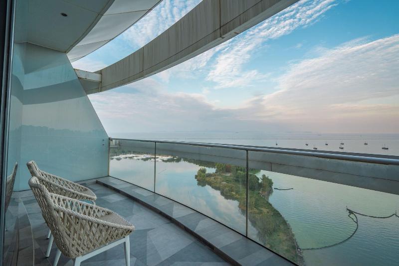 Sheraton Huzhou Hot Spring Resort image