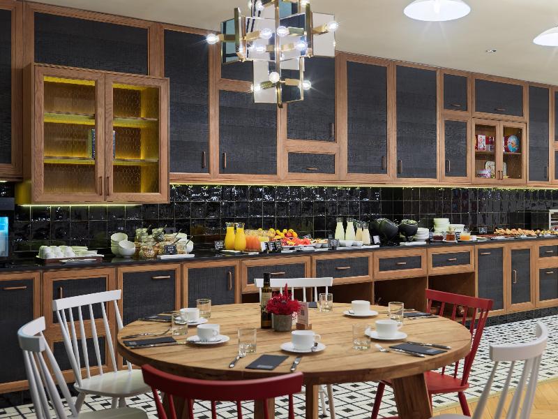 Stay in style at H10 Metropolitan