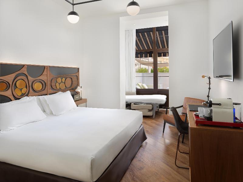 Stay in style at H10 Metropolitan