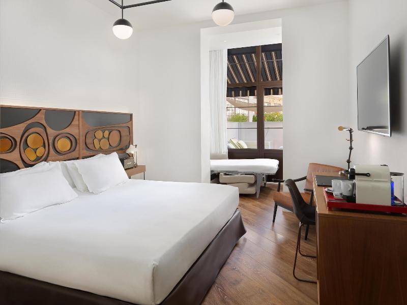 Stay in style at H10 Metropolitan