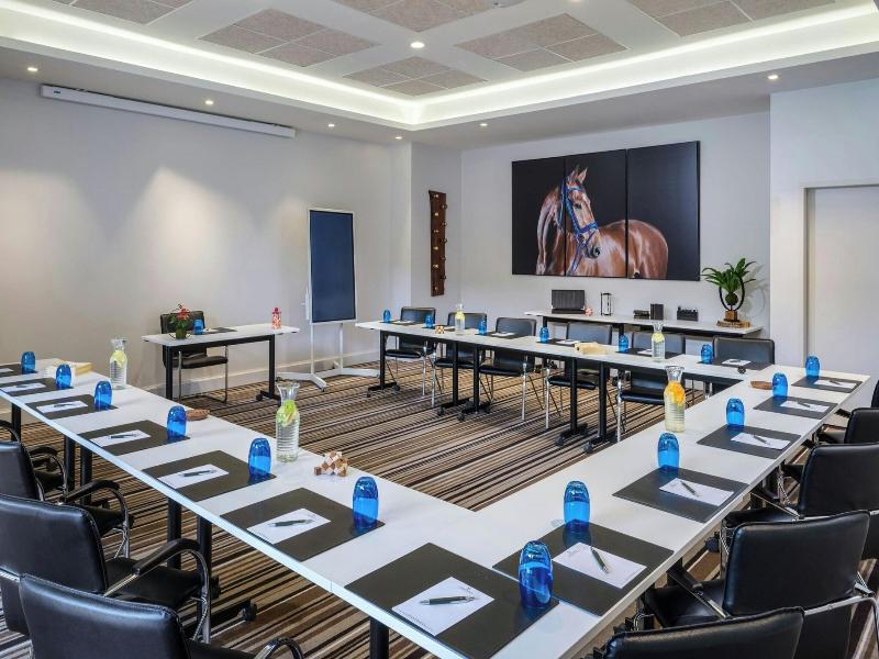 Renaissance Paris Hippodrome de St. Cloud image