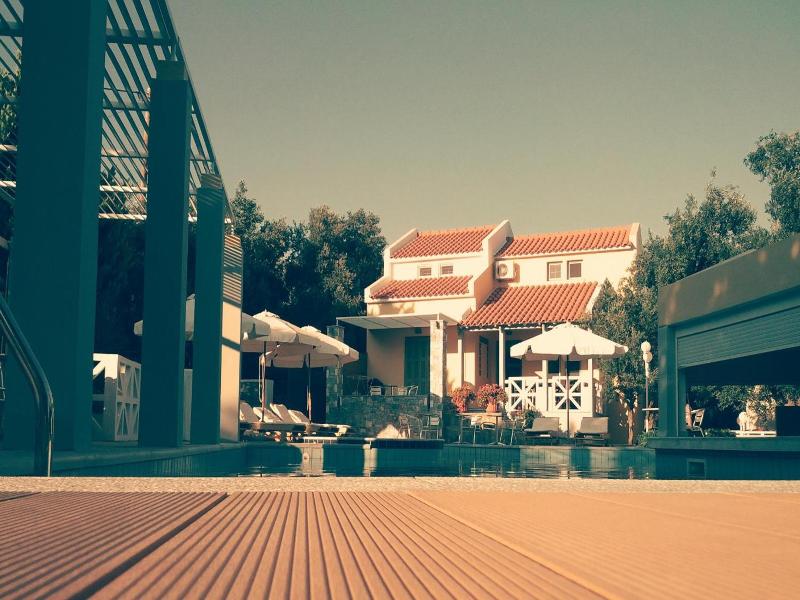 Sea Sun Studios & Apartments