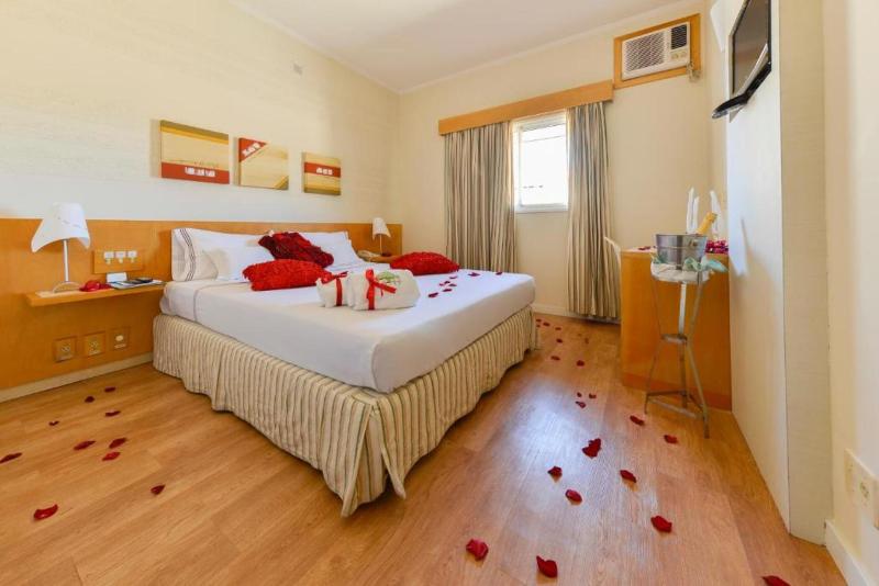 Carlton Plaza Baoba image