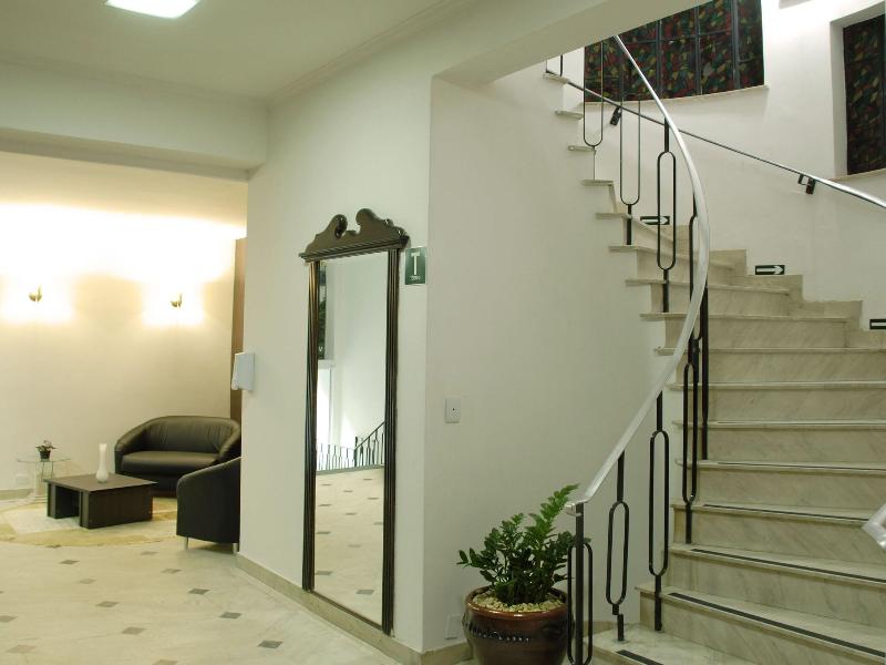 Turrance White Hotel