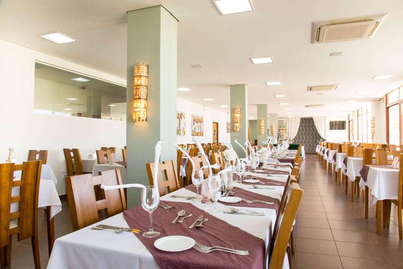 Ramada By Wyndham Furnaspark image 2