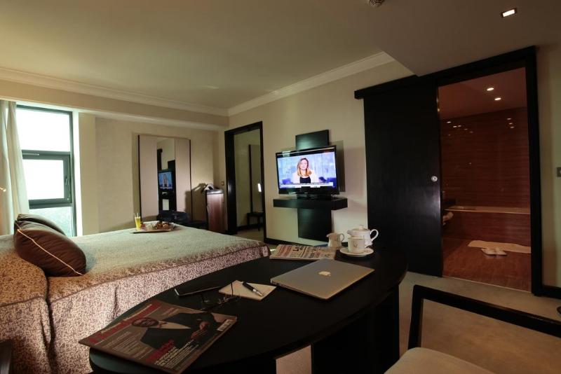 Ledger Plaza Maya Brazzaville