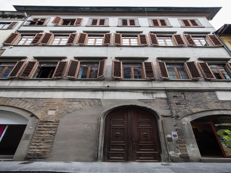 Soprarno Suites image