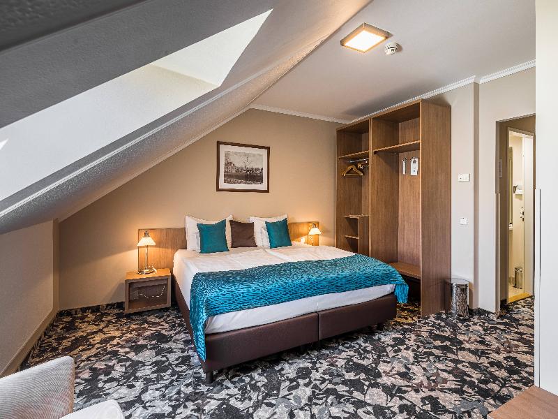Queen Elizabeth Hotel image
