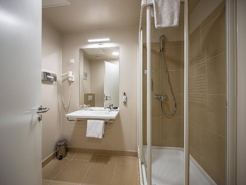Queen Elizabeth Hotel image