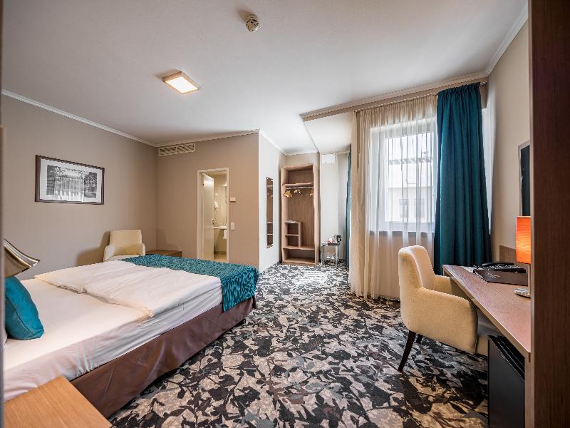 Queen Elizabeth Hotel image