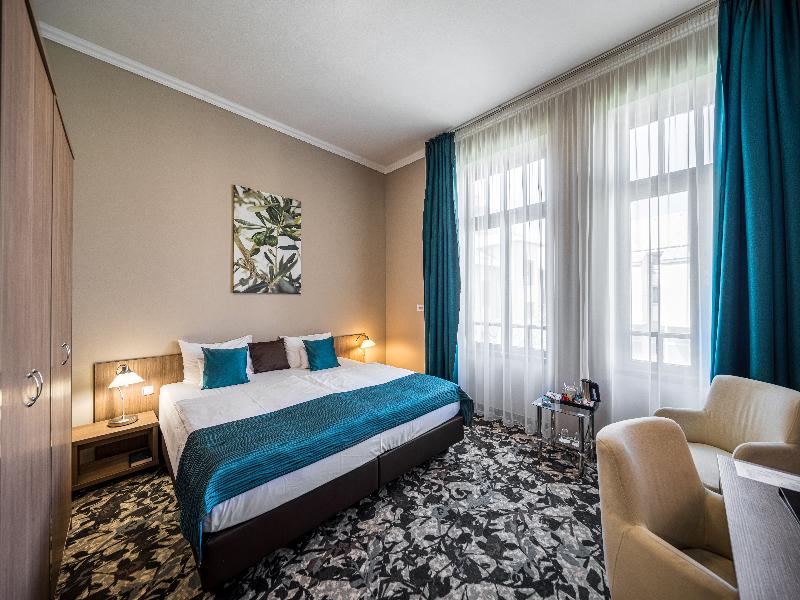 Queen Elizabeth Hotel image